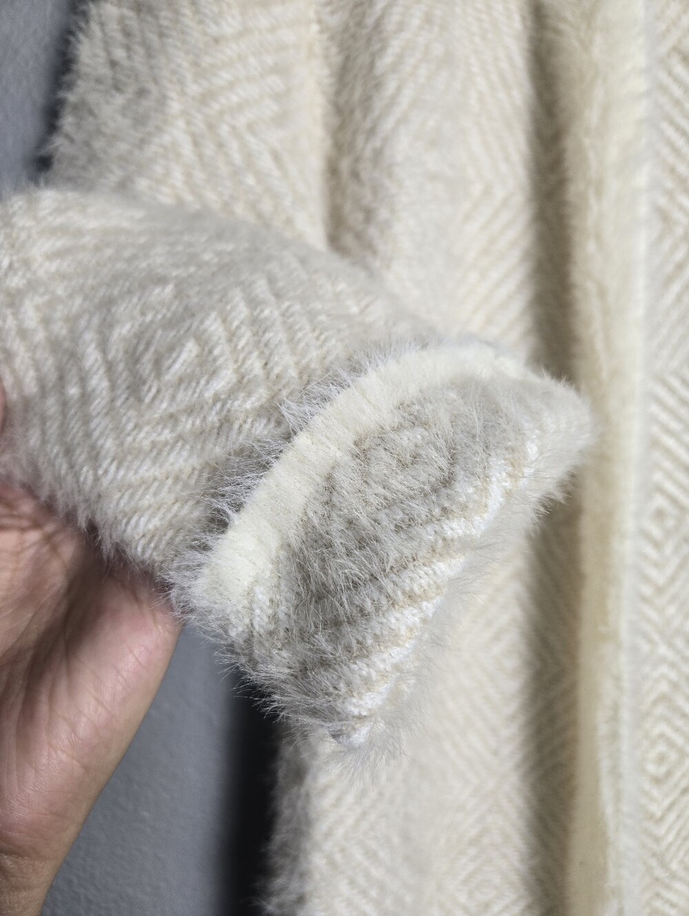 Marled Cream Open Front Fuzzy Soft Long Cardigan Size Medium - Picture 5 of 14